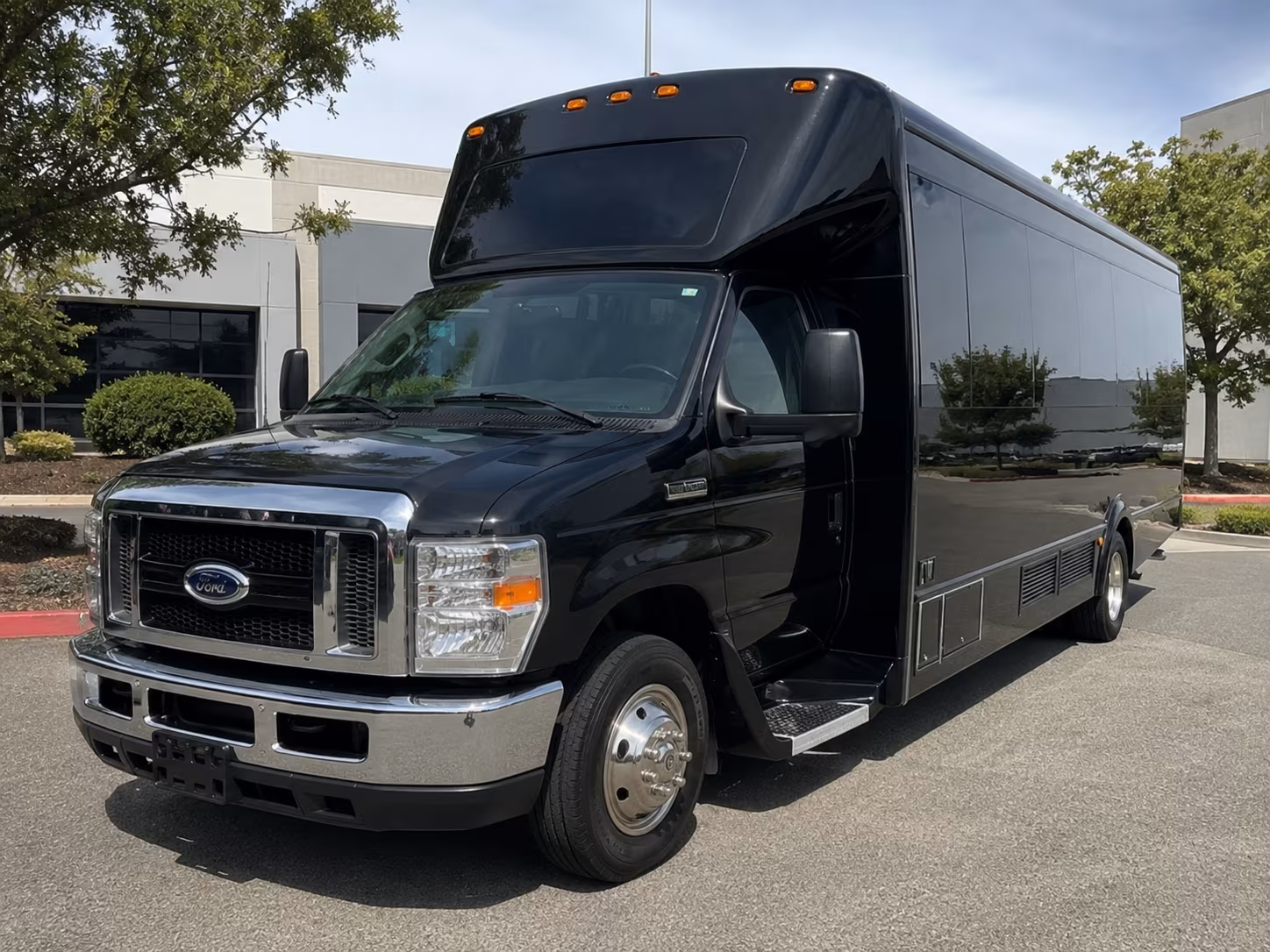 40 Passenger Party Bus Exterior